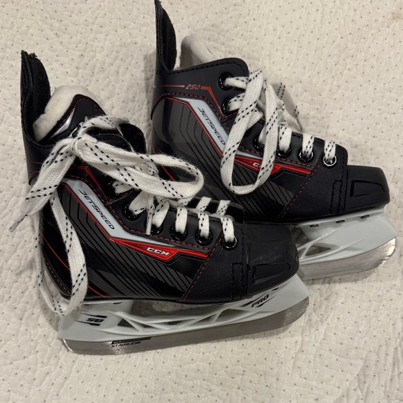 Excellent condition-CCM Black and Gray Ice Hockey Skates - Picture 3 of 4
